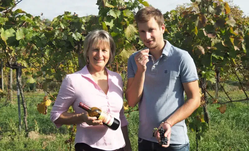 Andrea und Hannes Anderl im Weingarten