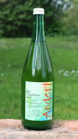 Bio Traubensaft weiß – Weinhof Anderl Flasche Bio Traubensaft weiß vom Weinhof Anderl